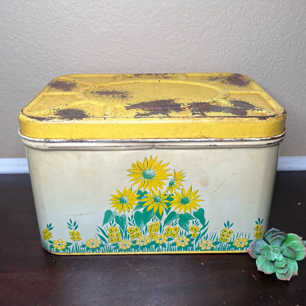 Vintage 1950s/1960s Tin Bread Box, Vented Baked Goods Storage, Country Kitchen